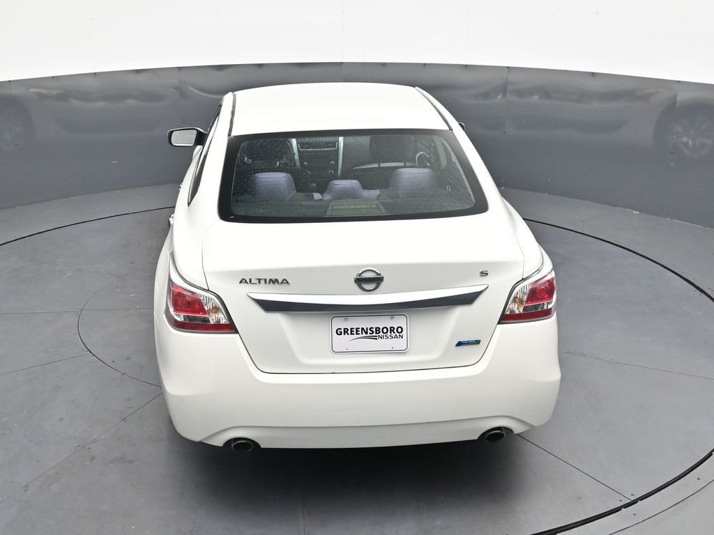 Used 2014 White Nissan 2.5 S image 28
