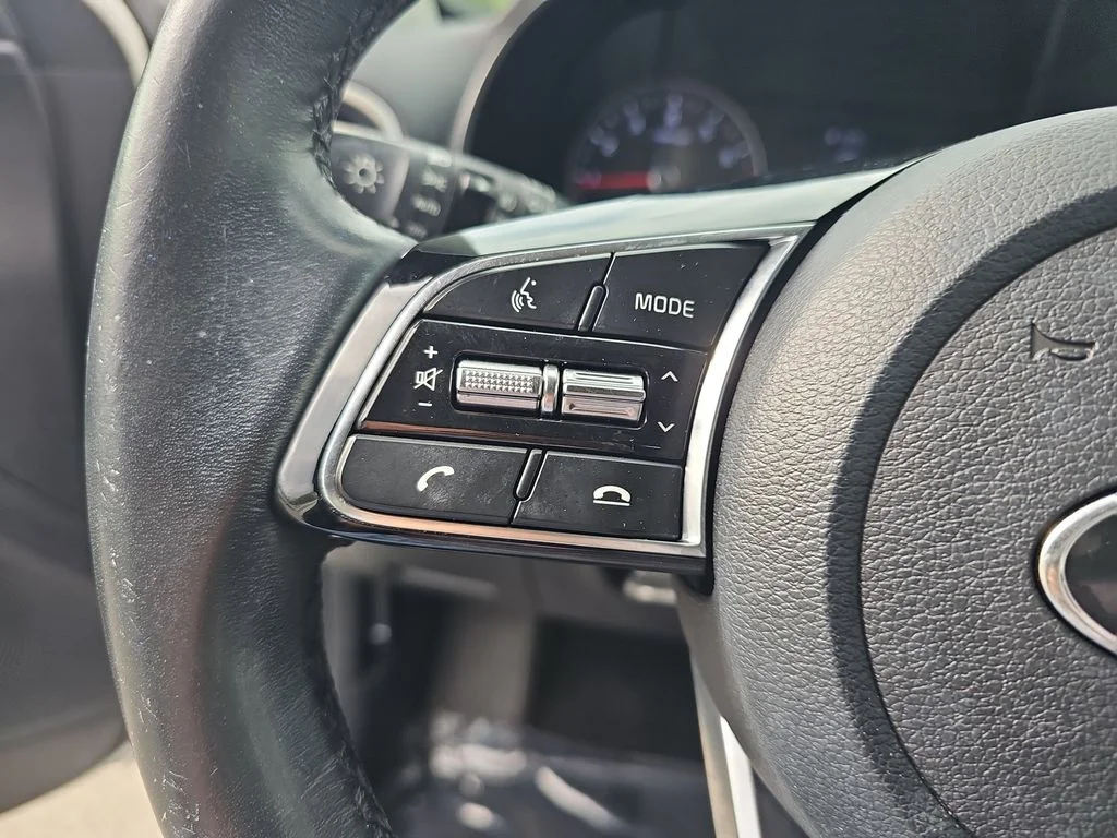 Used 2019 White Kia S image 16