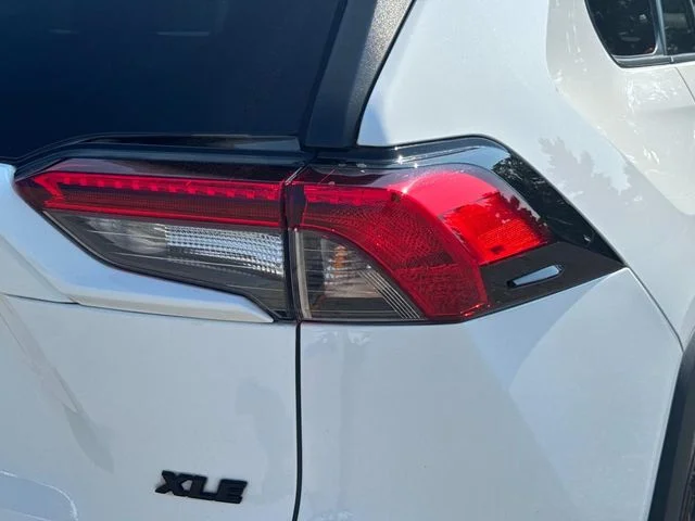 Used 2021 White Toyota XLE image 17