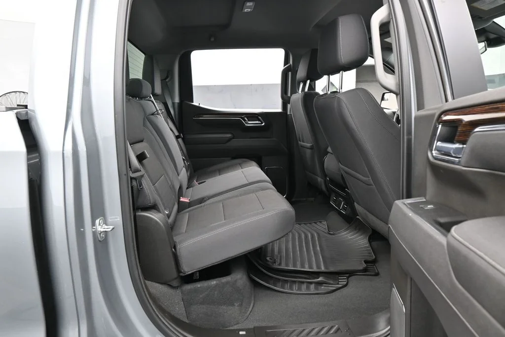 Used 2025 Sterling Metallic GMC Elevation image 34