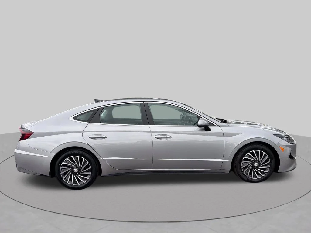 Used 2023 Silver Hyundai SEL image 20