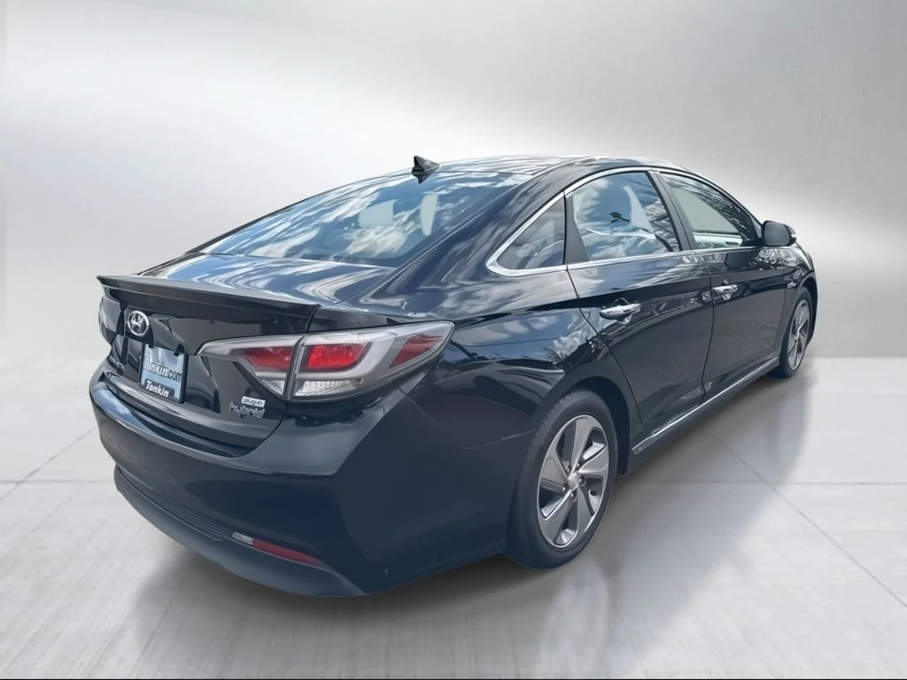 Used 2016 Black Hyundai Base image 7