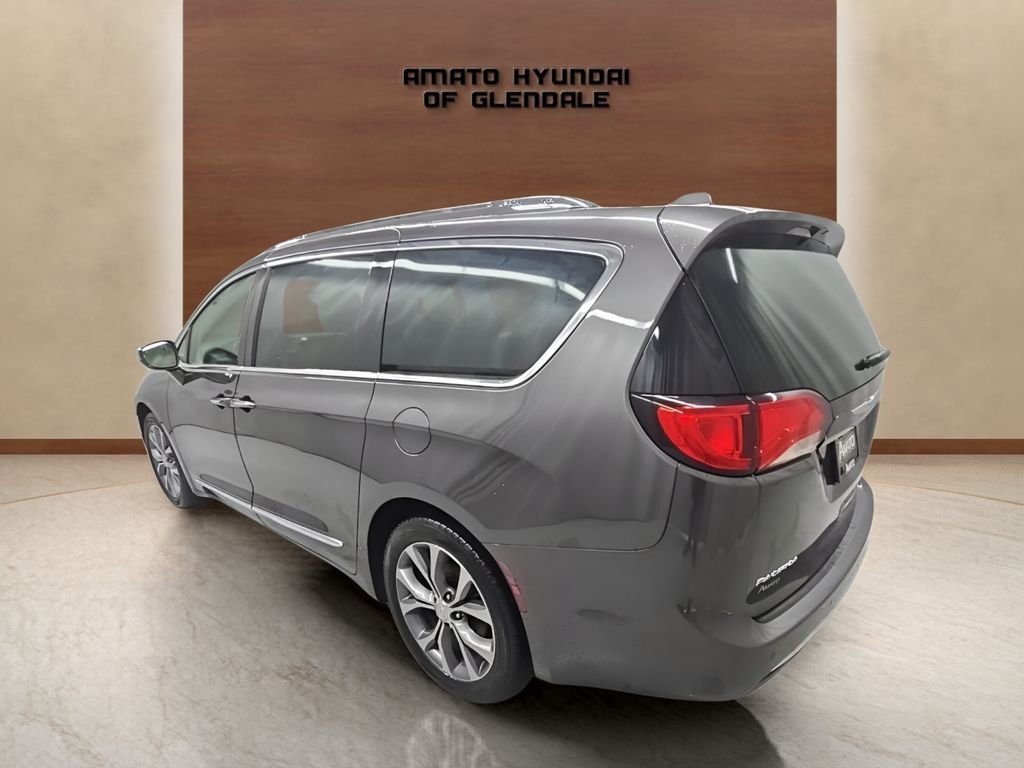 Used 2018 Gray Chrysler Limited image 4