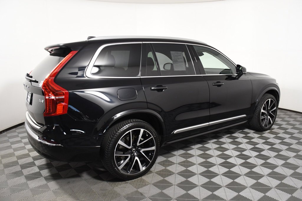 Used 2023 Onyx Black Metallic Volvo B6 Plus 7-Seater image 7