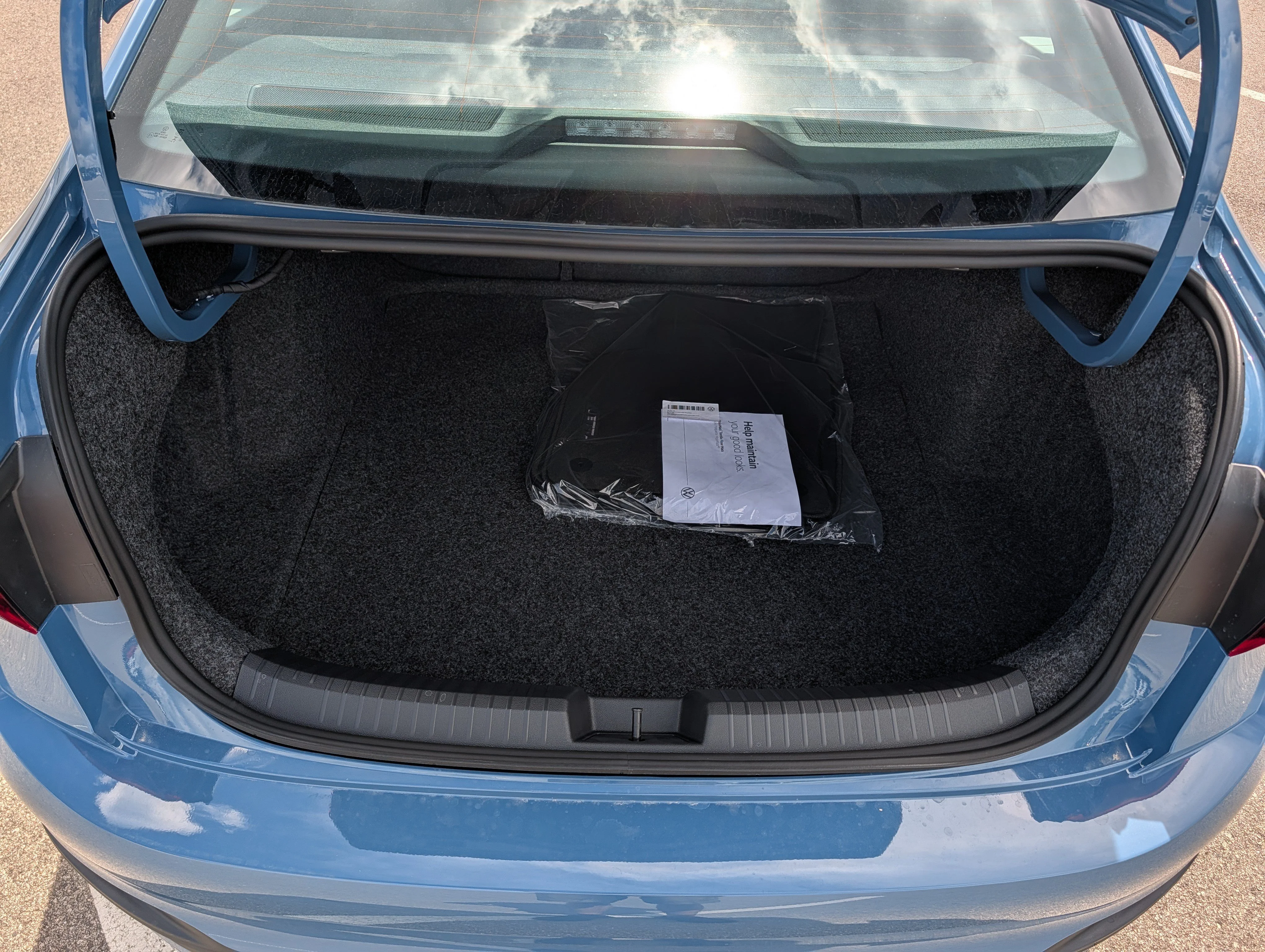 New 2026 Monterey Blue Pearl Volkswagen S image 7