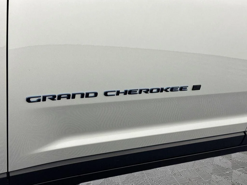 Used 2024 Silver Jeep Trailhawk 4xe image 24