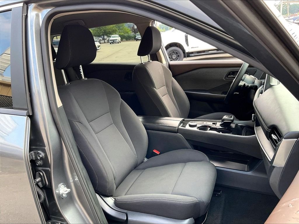 Used 2023 Gray Nissan S image 11