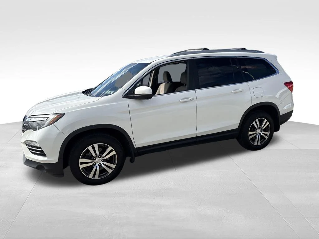 Used 2016  Honda EX image 2