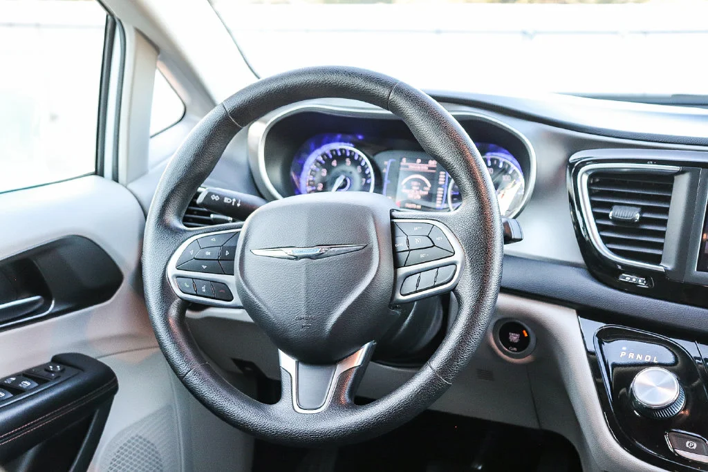 Used 2020 White Chrysler Touring image 16