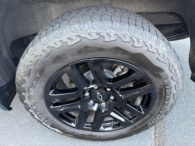 Used 2023 White Chevrolet Custom image 19