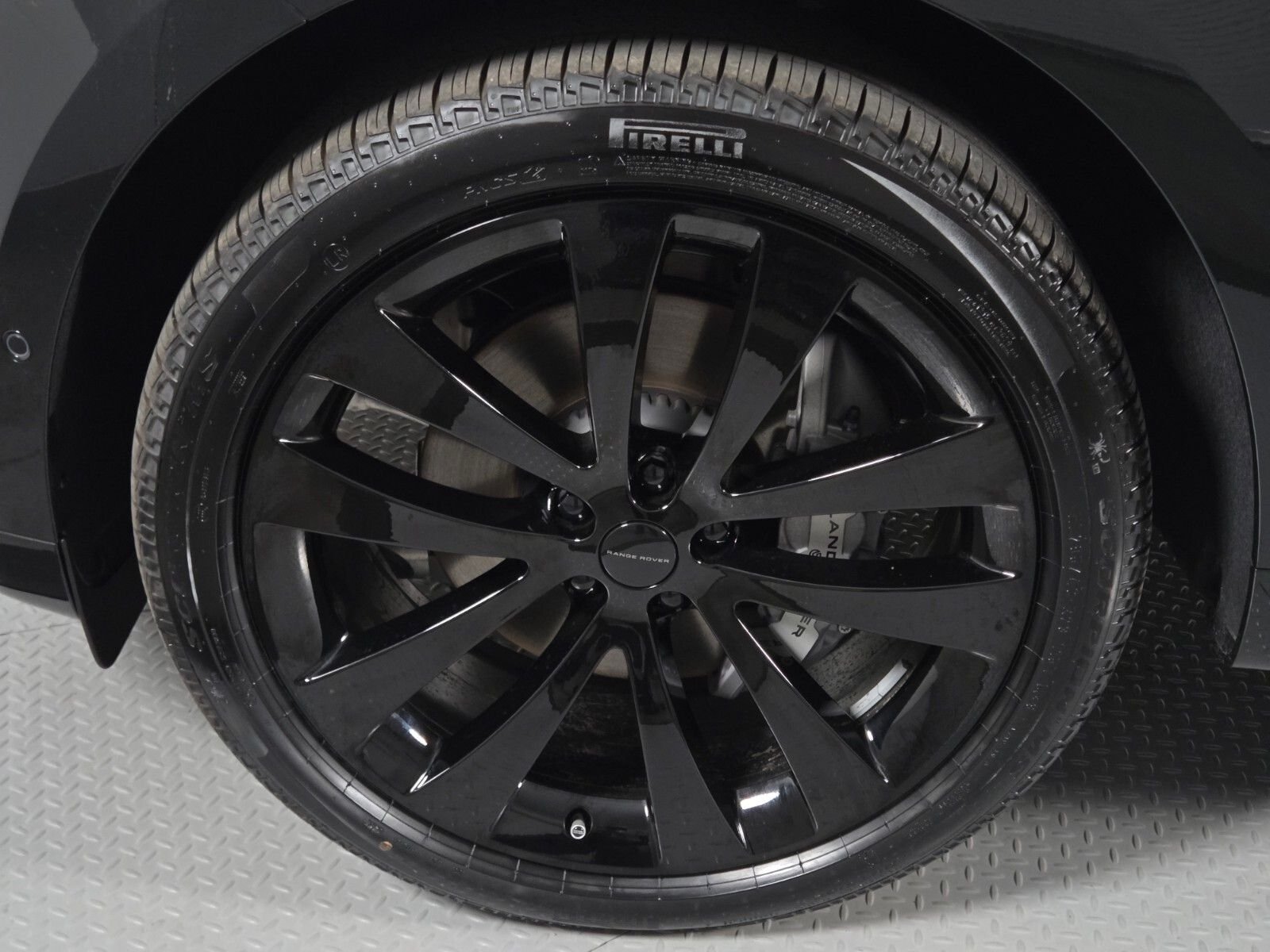 New 2026 Santorini Black Land Rover Dynamic SE image 9