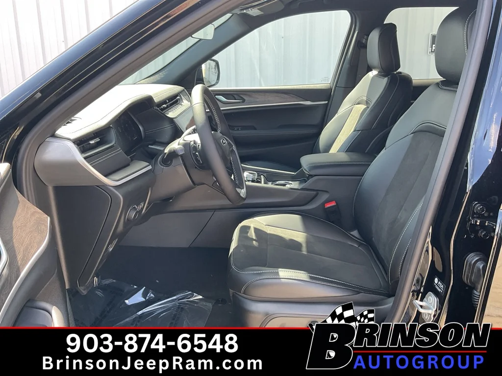 New 2027 High-Gloss Black Paint Jeep Laredo Altitude image 11