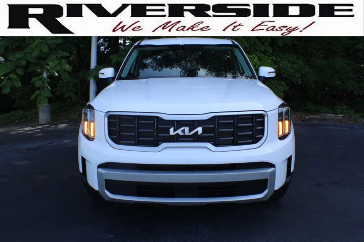 Used 2024 Glacial White Pearl Kia S image 17
