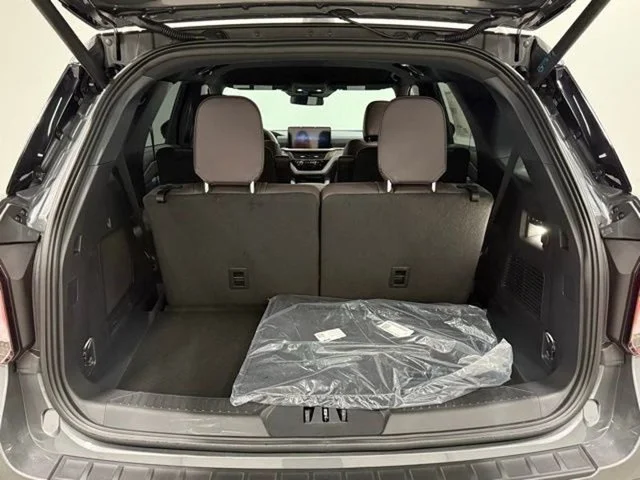 Used 2026 Gray Ford Platinum image 32