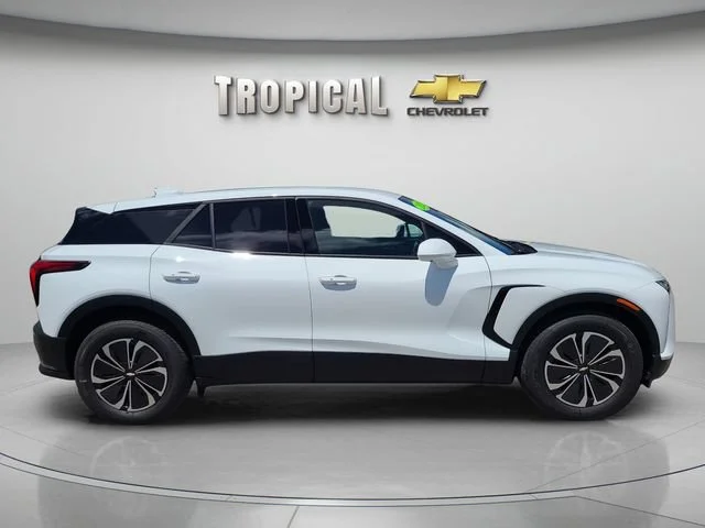 New 2025 Summit White Chevrolet LT image 6
