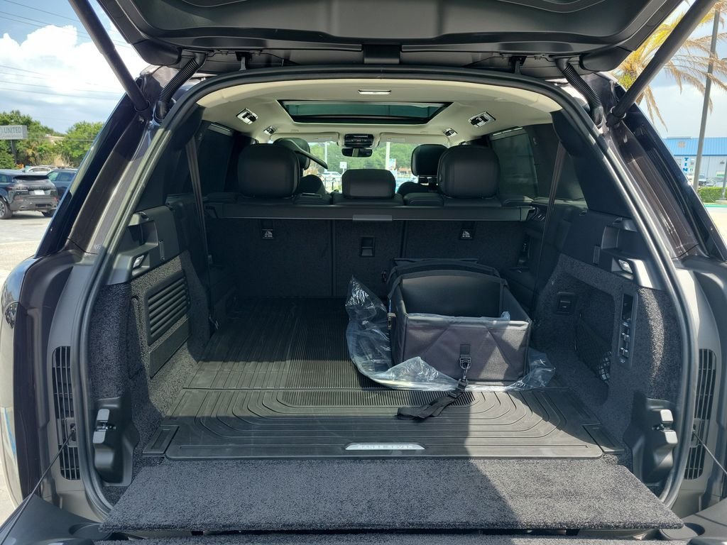 New 2026 Charente Grey Land Rover SE image 11