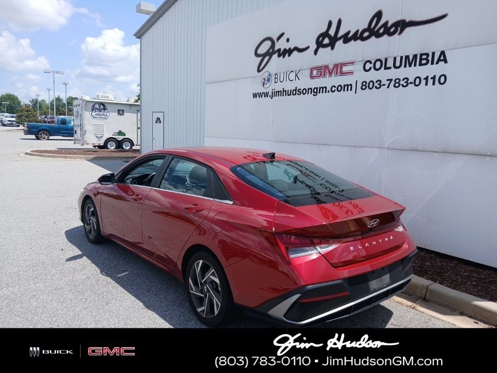Used 2025 Red Hyundai SEL Convenience image 6