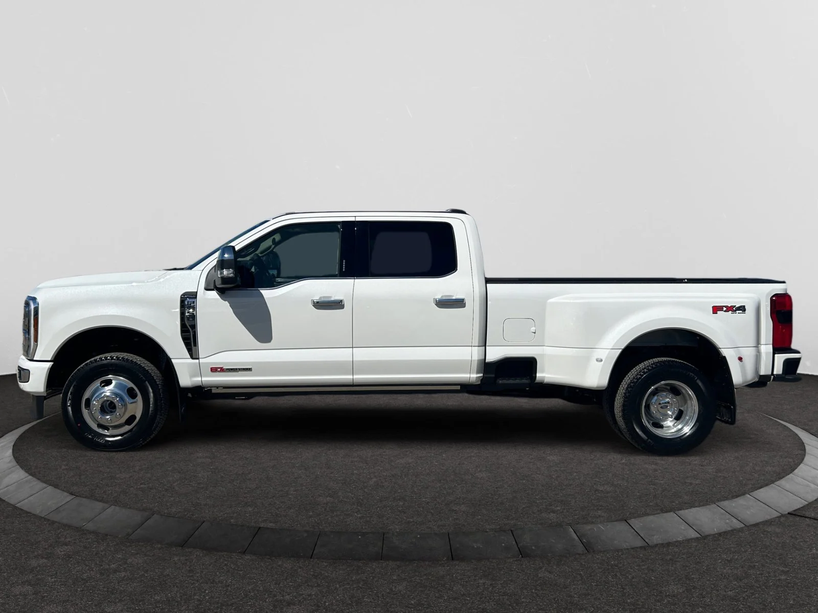 New 2026 Star White Metallic Tri-Coat Ford Platinum image 2