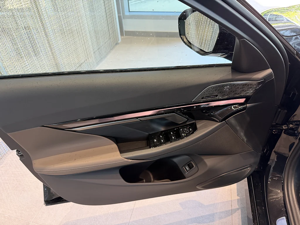 New 2027 Black Sapphire Metallic BMW xDrive40 image 11