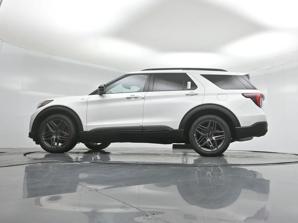 New 2026 Star White Metallic Tri-Coat Ford ST-Line image 52