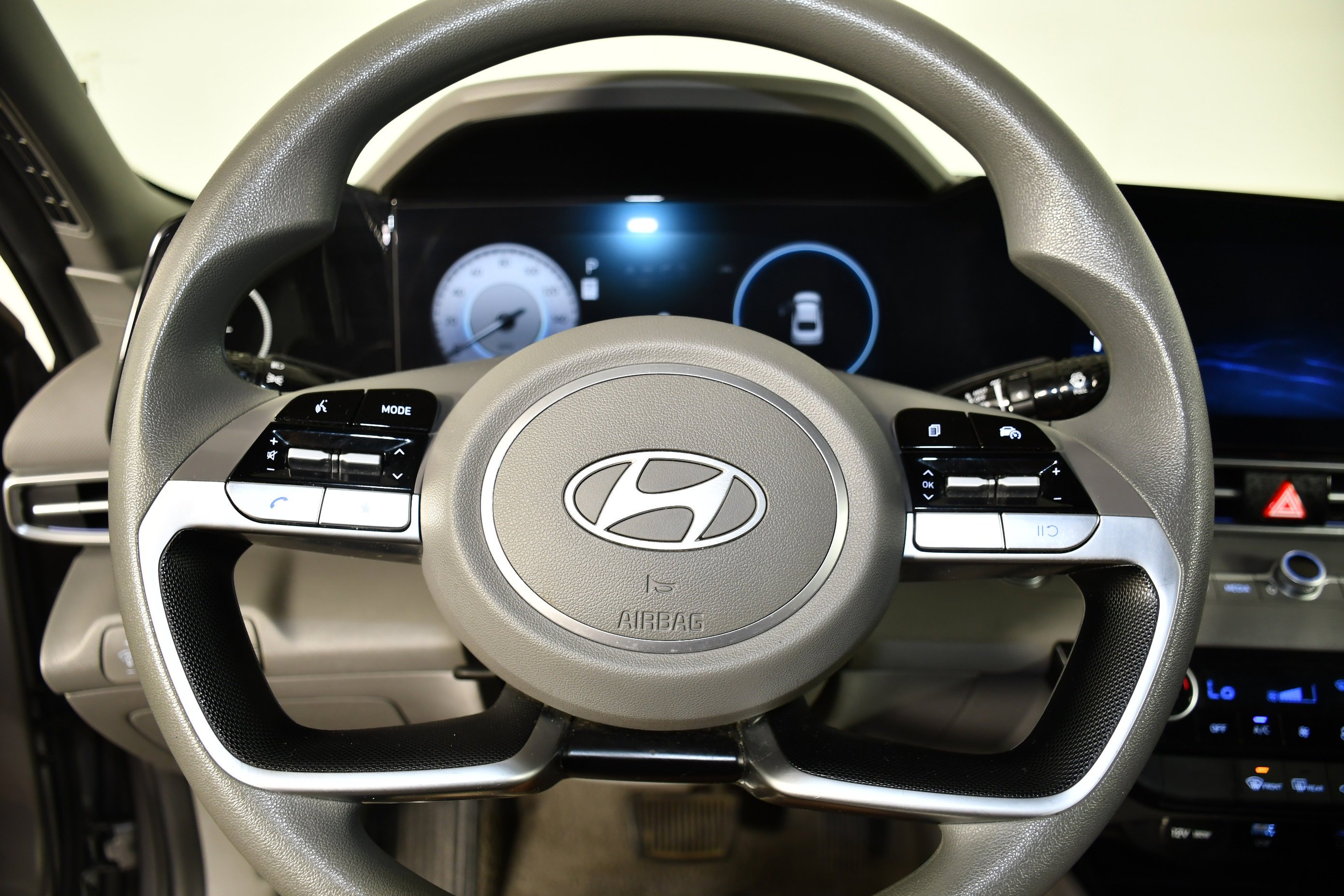 Used 2024 Fluid Metal Hyundai SEL image 19