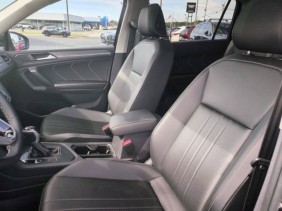 Used 2023 Platinum Gray Metallic Volkswagen SE image 13