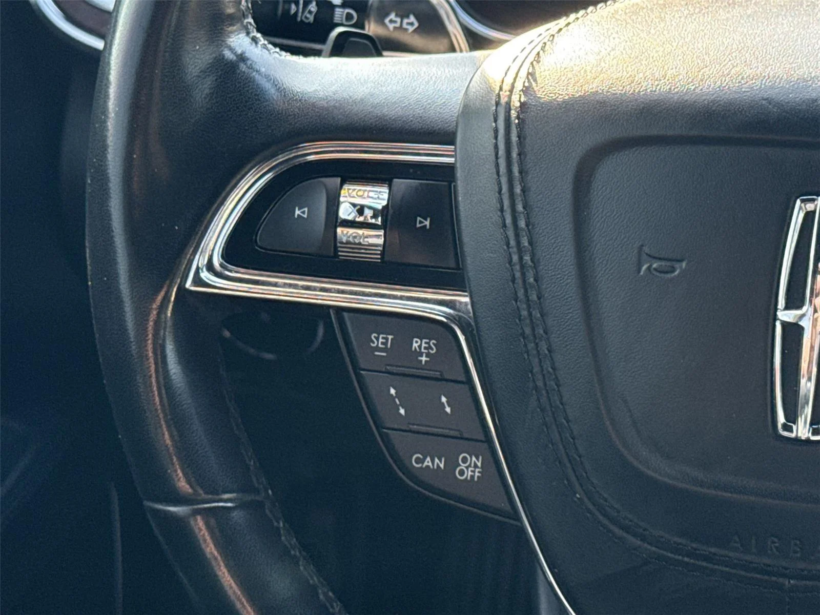 Used 2019 Infinite Black Metallic Lincoln Select image 23