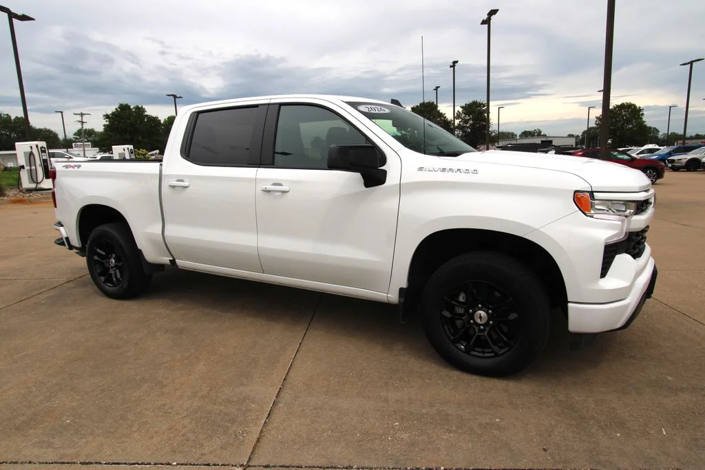 Used 2026 White Chevrolet RST image 3