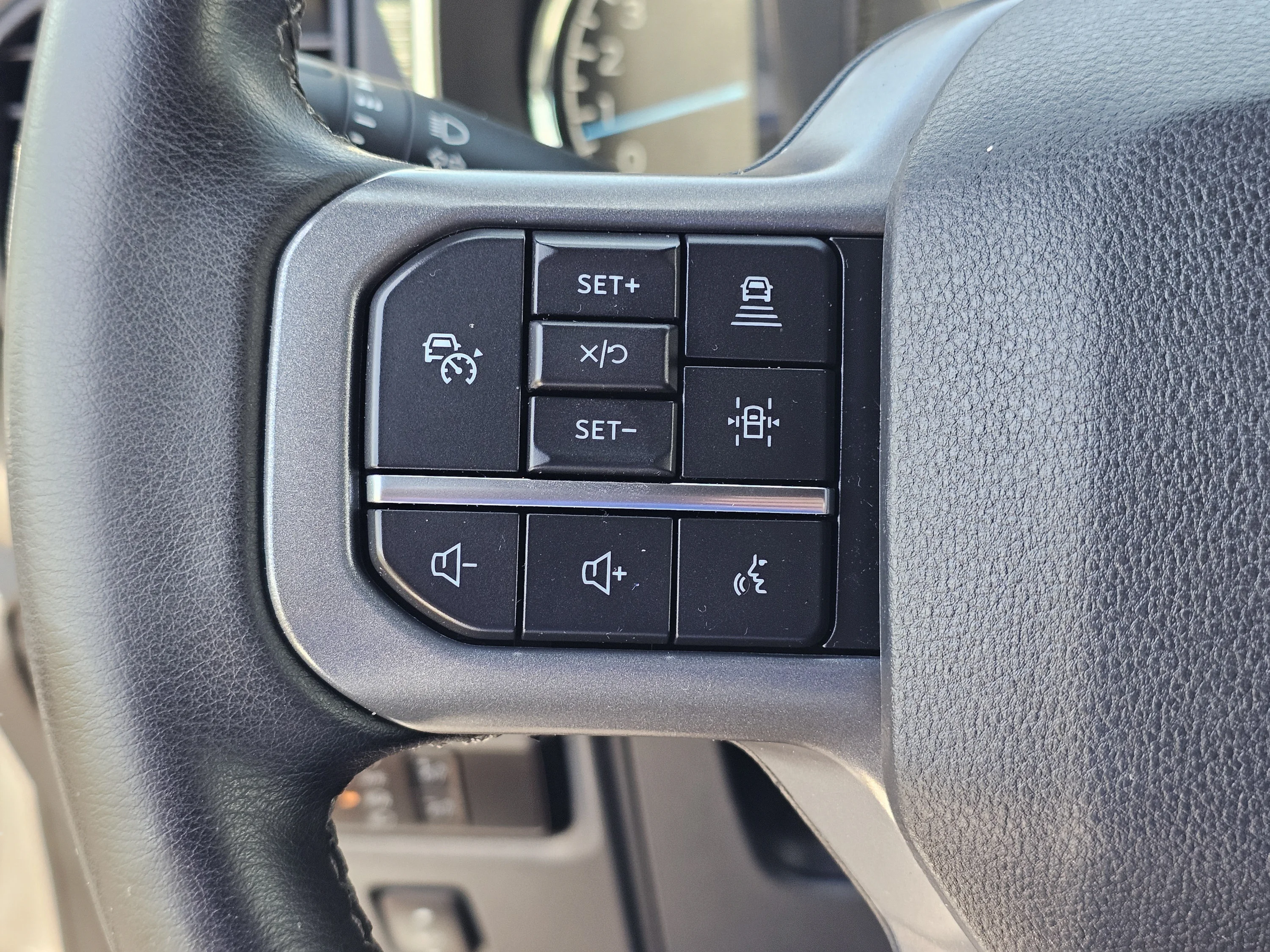 Used 2023 Iconic Silver Metallic Ford XLT image 21
