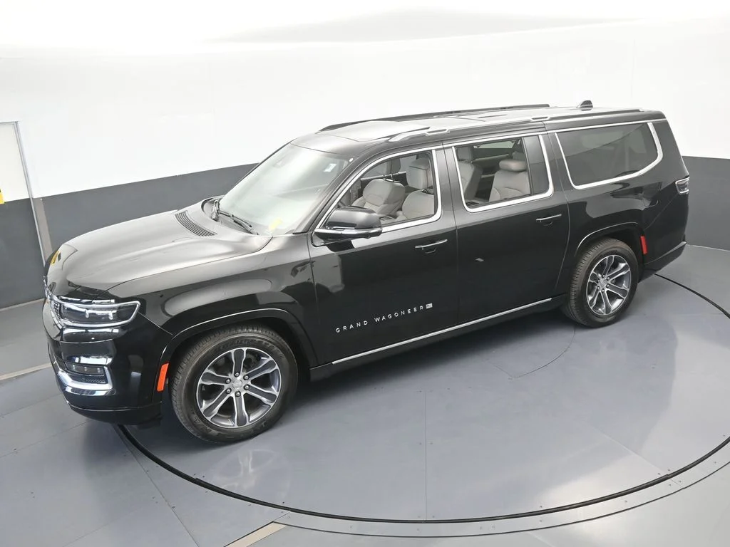Used 2024 Diamond Black Crystal Pearlcoat Jeep Base image 61