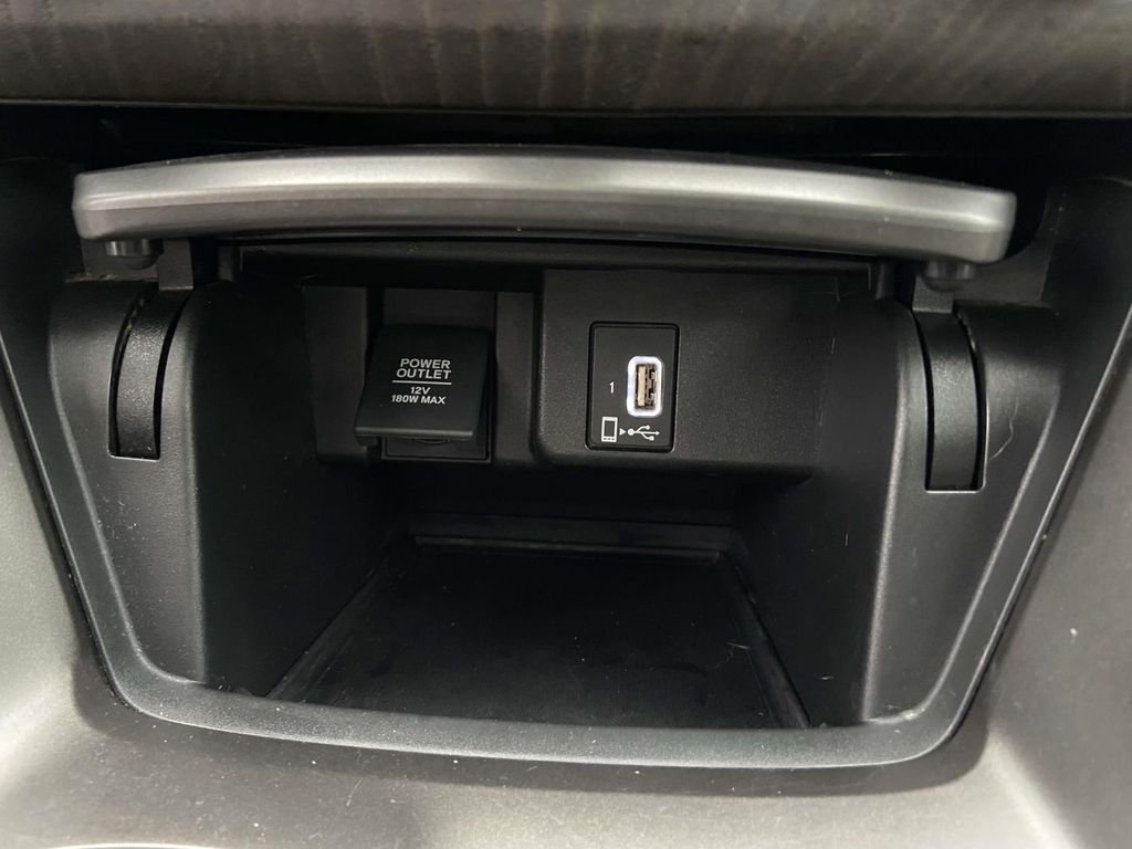 Used 2018  Honda EX image 25
