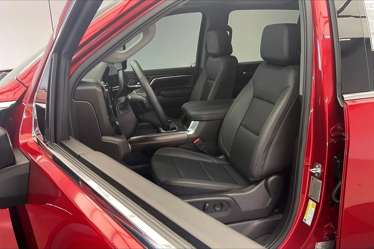Used 2024 Volcanic Red Tintcoat GMC SLT image 17