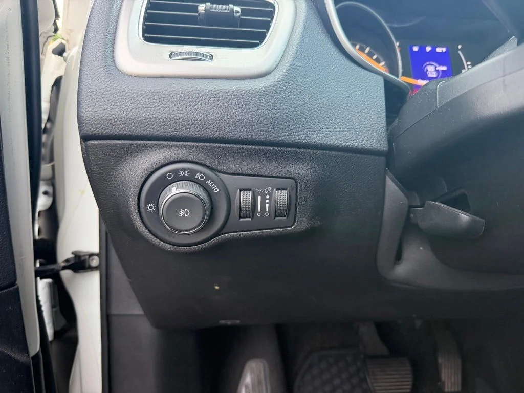 Used 2018 White Jeep Latitude image 11