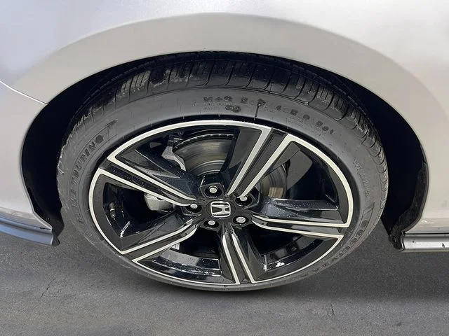 New 2026 Solar Silver Metallic Honda SE image 12