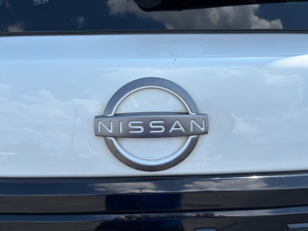 Used 2022 White Nissan SL image 30