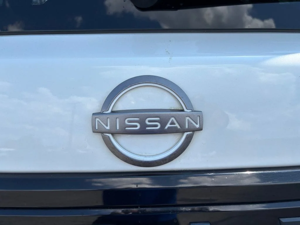 Used 2022 White Nissan SL image 30
