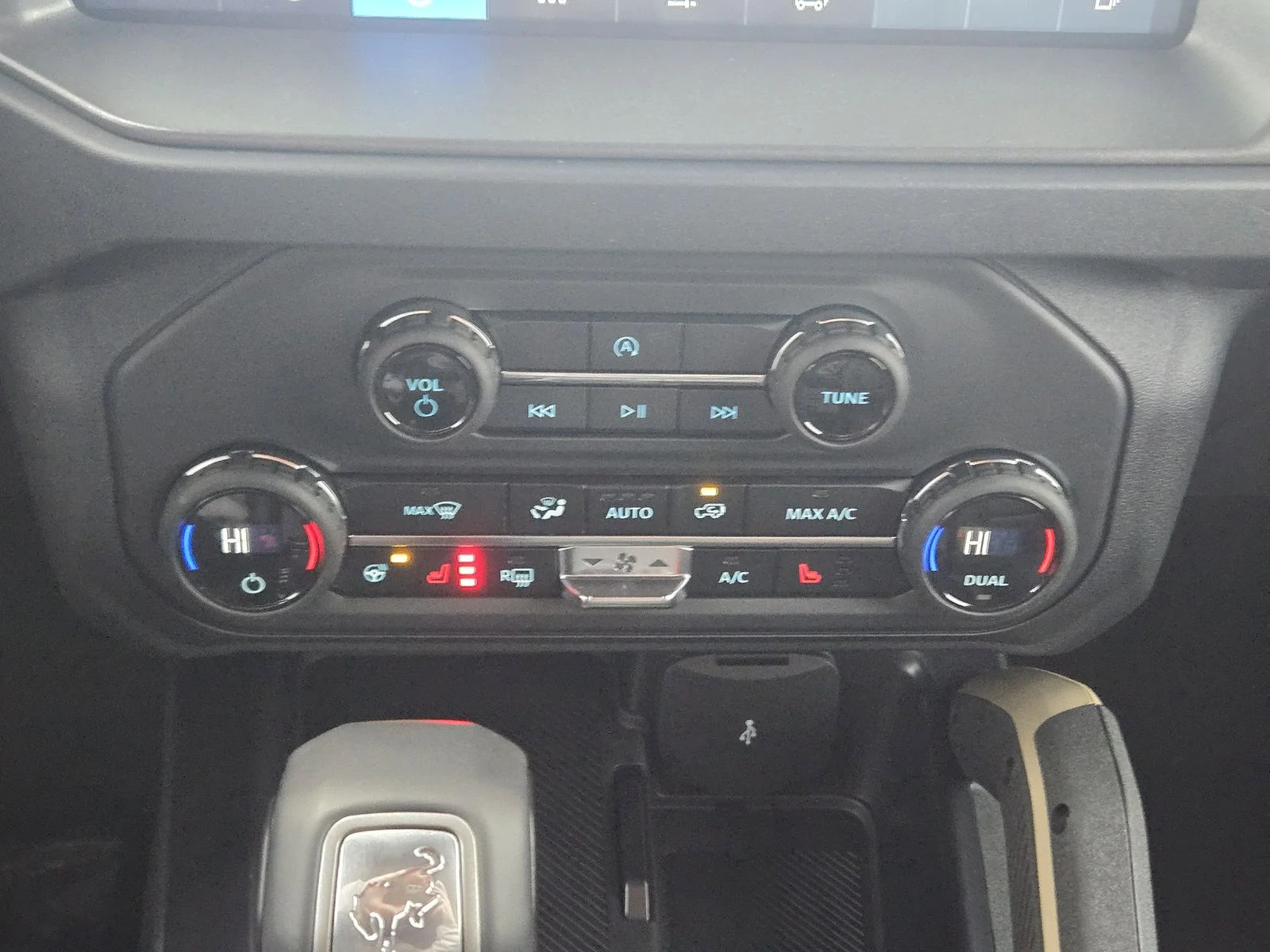New 2025 Carbonized Gray Metallic Ford Badlands® image 13