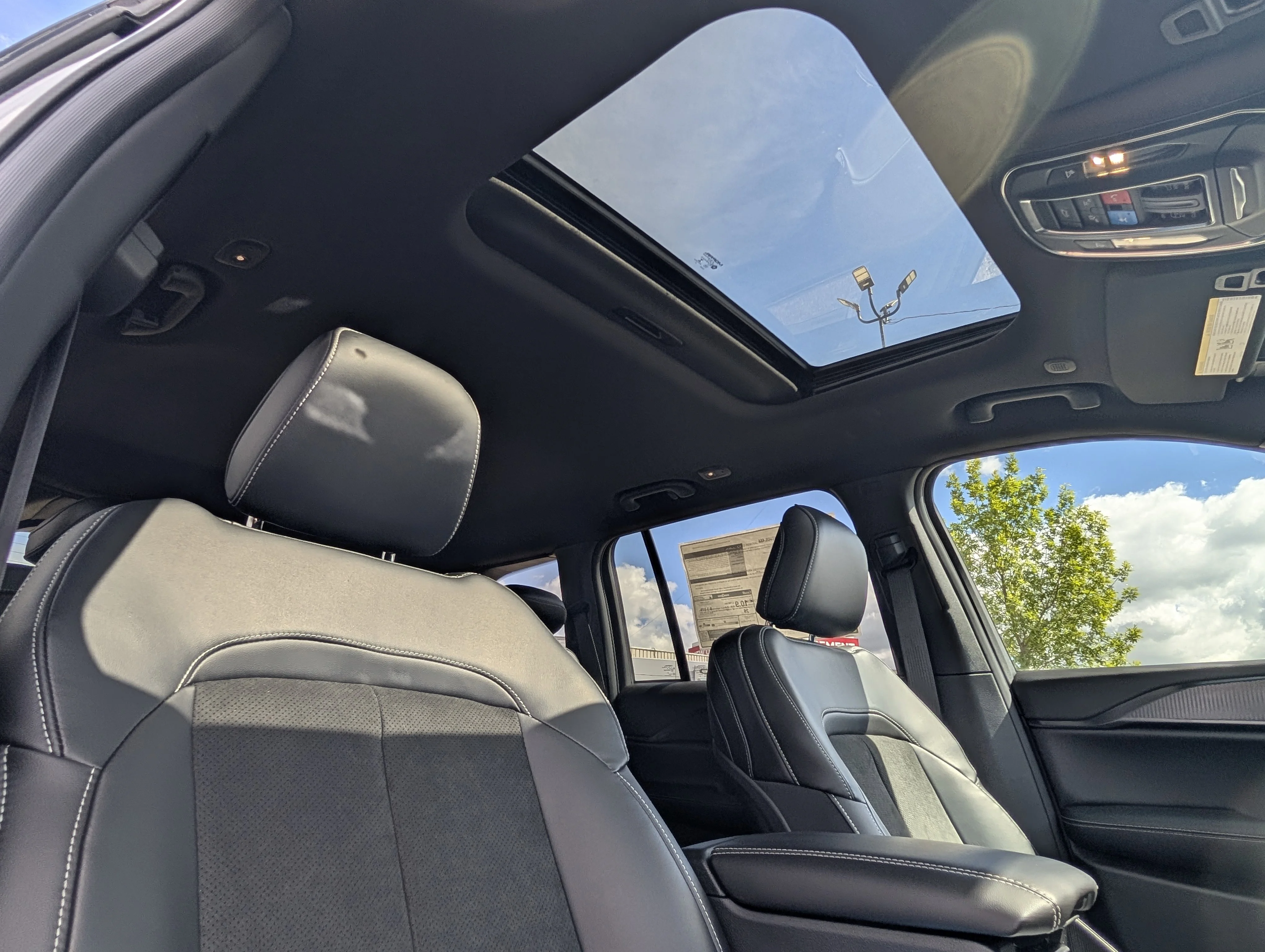 New 2025 Bright White Jeep Altitude image 22