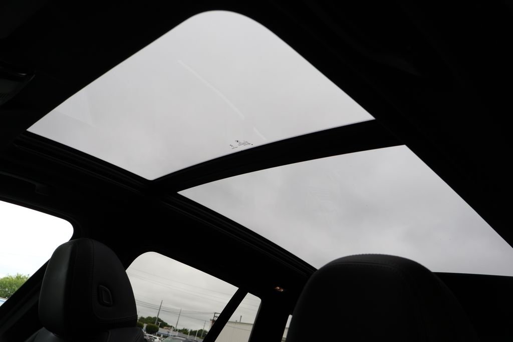 Used 2024  BMW xDrive30i image 39
