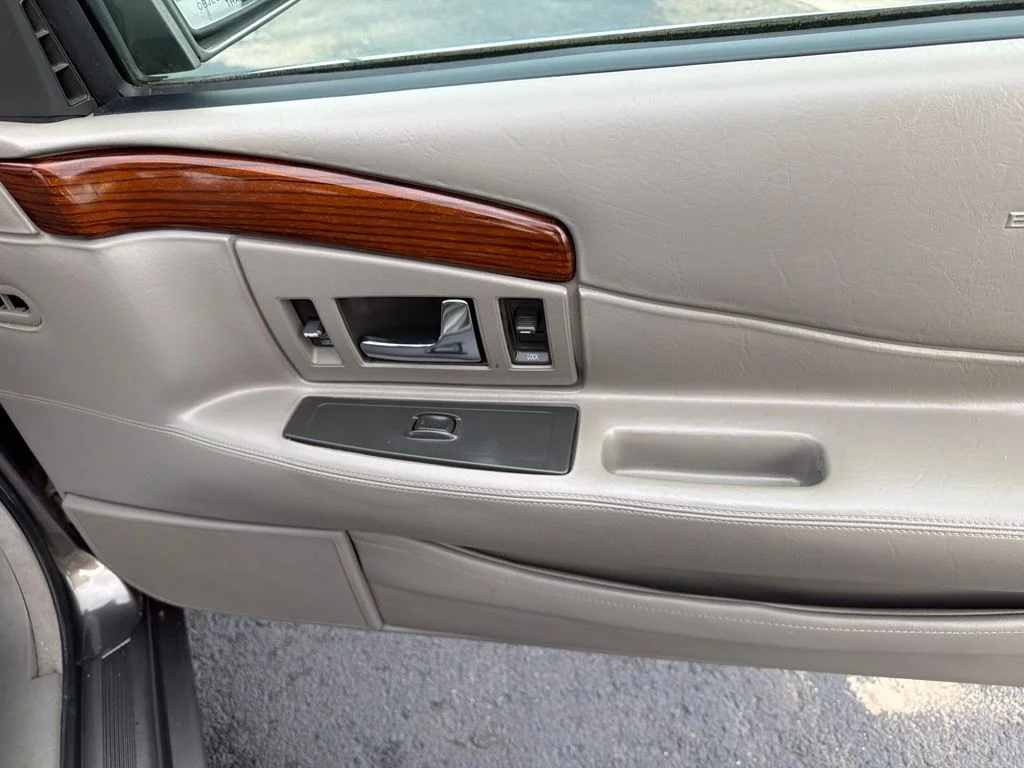 Used 1999  Cadillac Base image 13