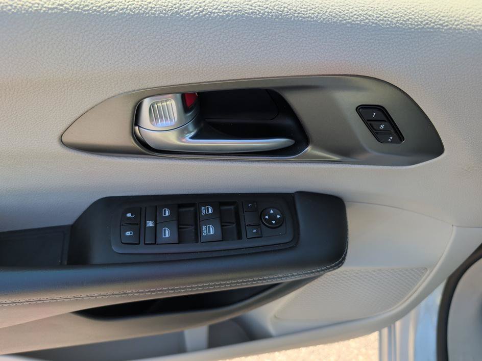 Used 2024 Silver Mist Clearcoat Chrysler Touring L image 17