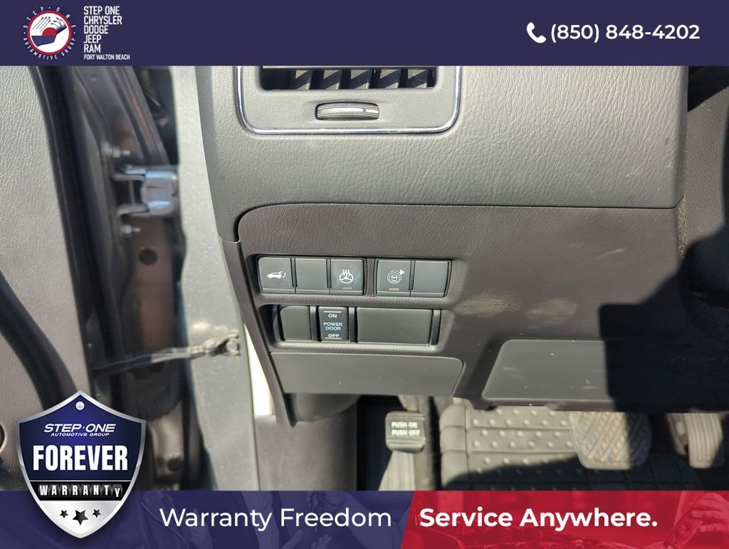 Used 2023 Gray Nissan Platinum image 19