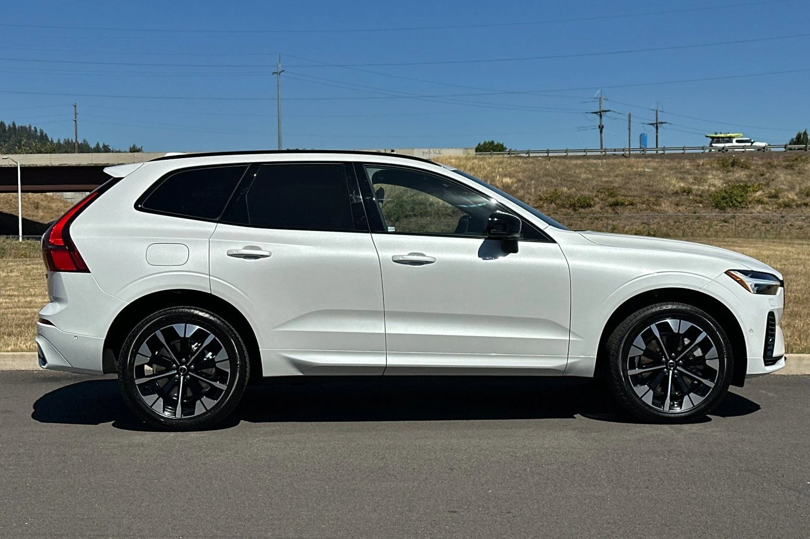 New 2026 Crystal White Volvo Plus image 2