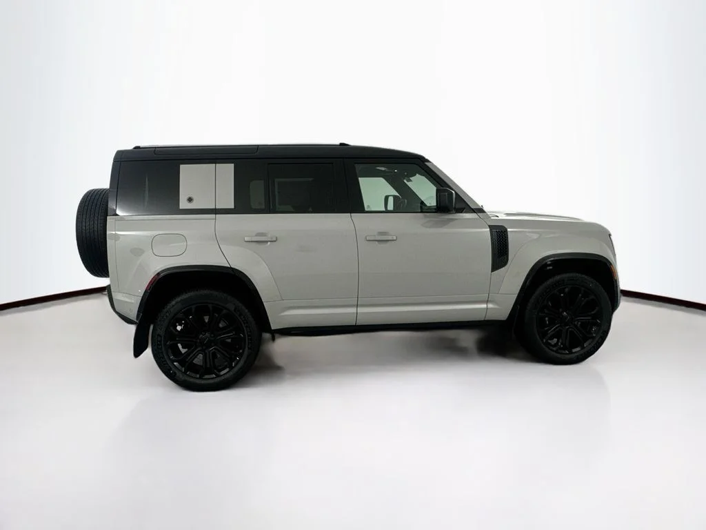 New 2026 Borasco Grey Land Rover OCTA image 4