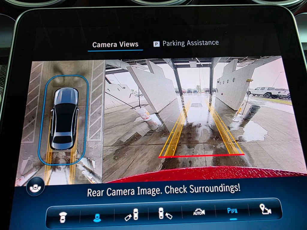Used 2022 White Mercedes-Benz GLC 300 image 28