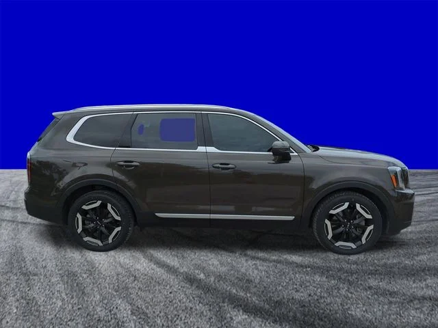 Certified Used 2023 Dark Moss Kia EX image 3