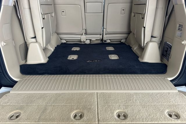 Used 2011 White Lexus 570 image 19