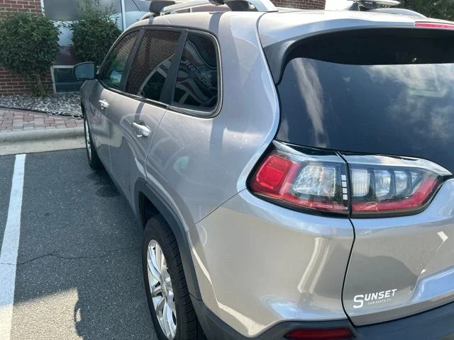 Used 2019 Silver Jeep Latitude image 5