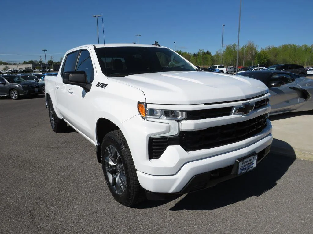 Used 2023 Summit White Chevrolet RST image 3