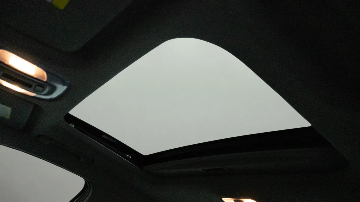 Used 2025 White Hyundai SEL Convenience image 13